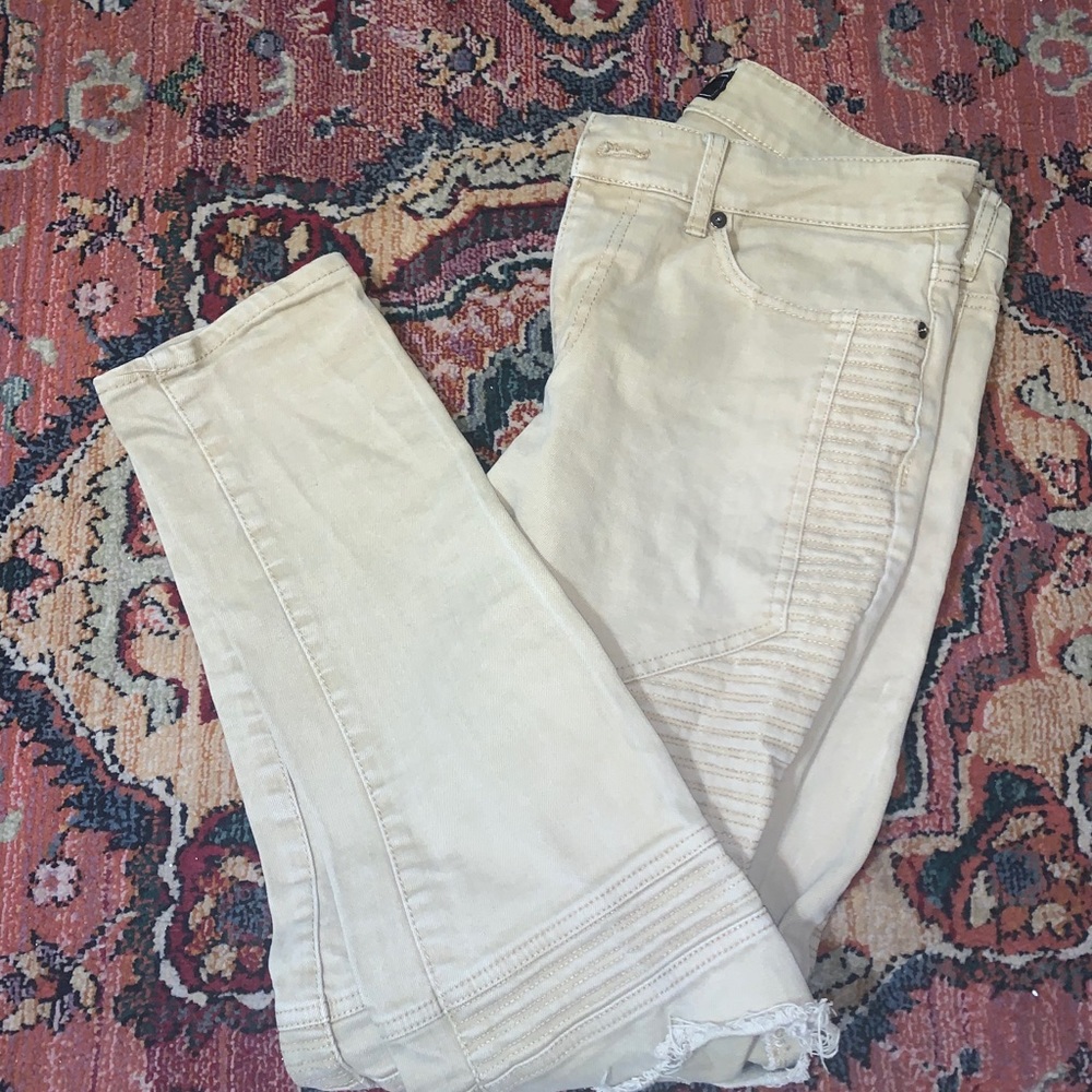 Forever 21 men’s ripped knee jeans size 31